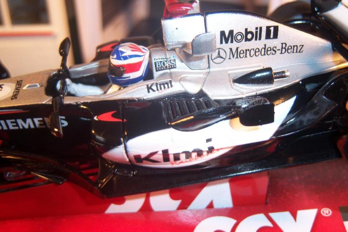 McLaren Mercedes MP 4-20  Formel 1 Modell mit lenkbaren Vorderrädern