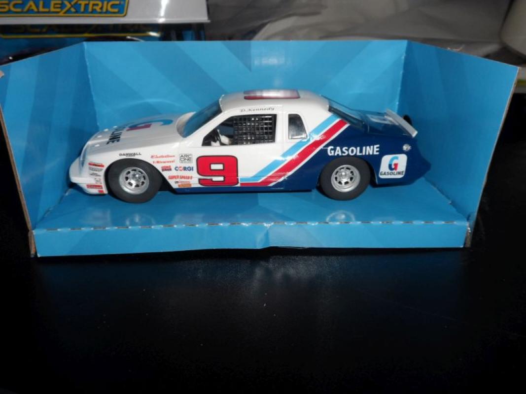 Ford Thunderbird - Blue/White/Red NASCAR  Scalextric 1:32
