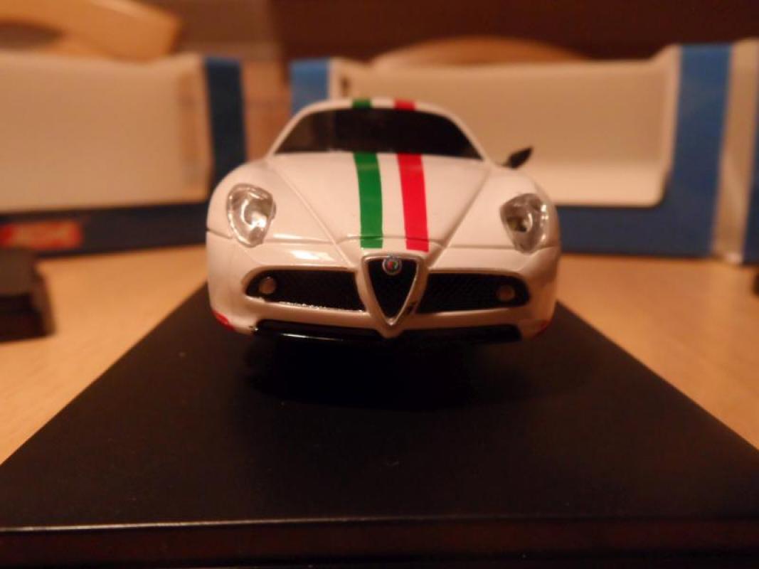 Alfa Romeo 8C ITALIA Slot-Car im Maßstab 1:43