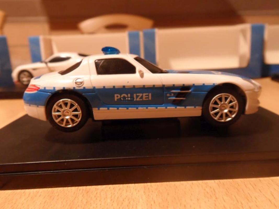 MercedesBenz SLS POLIZEI Slot-Car im Maßstab 1:43