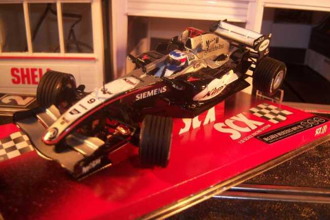 McLaren Mercedes MP 4-20  Formel 1 Modell mit lenkbaren Vorderrädern