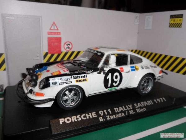 Porsche 911 S Safari Rallye 1971 No. 19  FYA 2053 Slotcar 1:32 analog