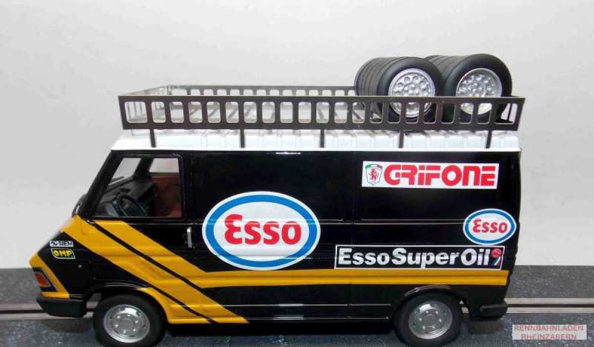 Fiat 242 Service Van "ESSO Grifone Teami" detailliert, beladen mit Ersatzteilen