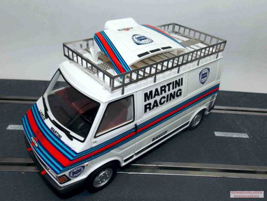 Fiat 242 Service Van "Martini" detailliert, beladen mit Karosserie Teilen eines Lancia 032