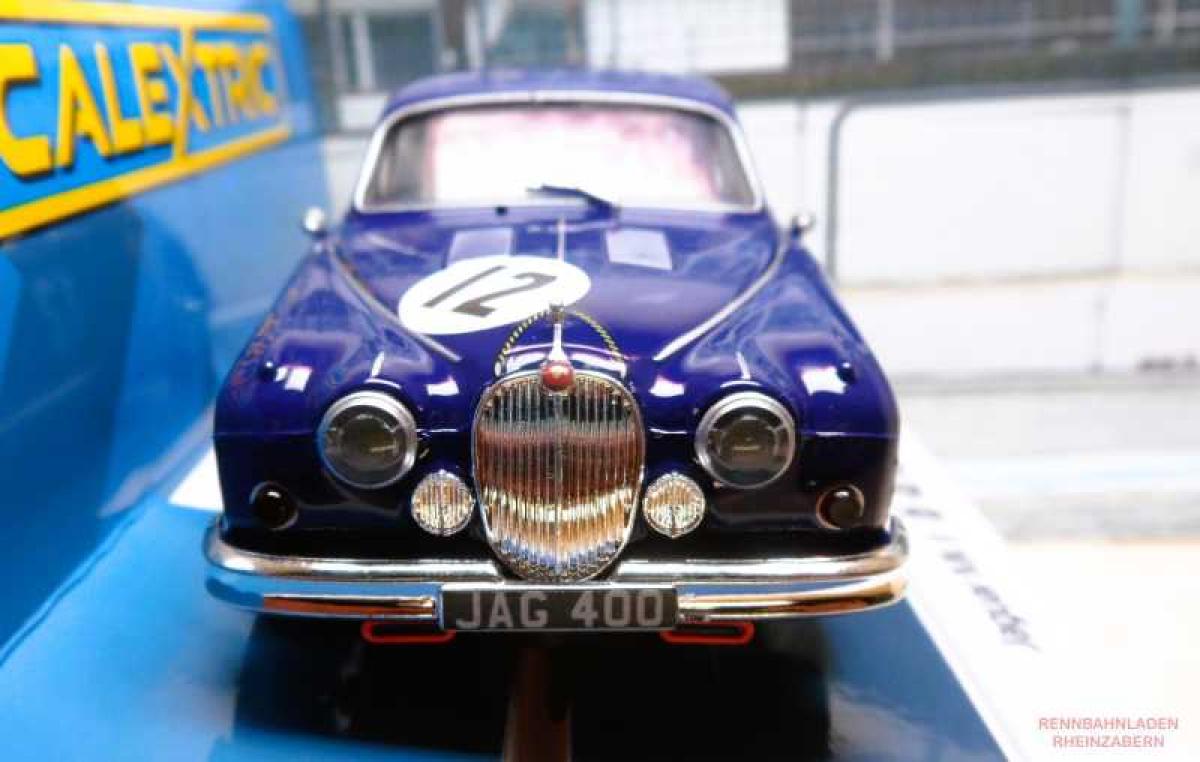 Jaguar MK2 - Grant Williams Racing Scalextric 1:32 C4596 High Detailed Body, Front / Rear Lighting, DPR (Scalextric Digital / Carrera Digital 132 vorbereitet), Magnatraction,  #1