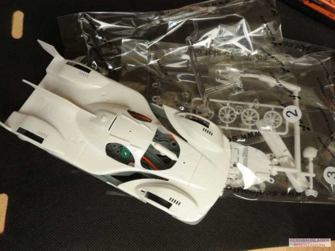 Porsche 963 Hypercar White Kit mit PRO RACING 12" Fahrwerk Scaleauto 1/32