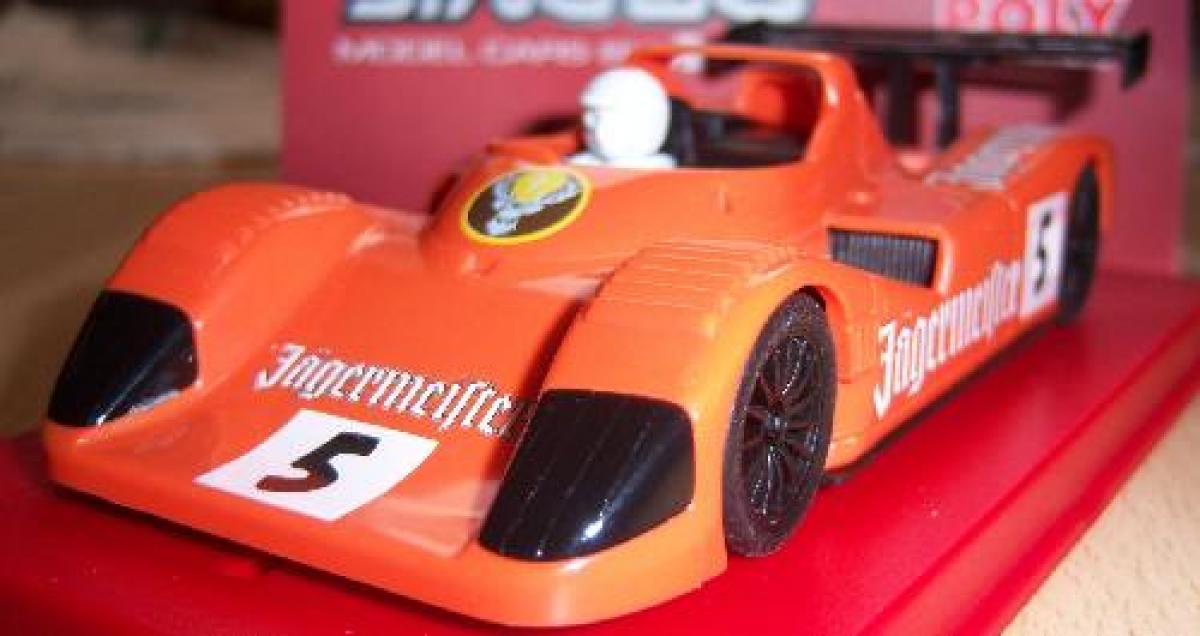 Joest LMP einfache Variante des Fly Joest LMP in SHELL lackierung. Modell mit Sidewinder Antrieb. durchgeheden Achse vorne.Ideal zum lackieren und bekleben nach eigenen ideen.