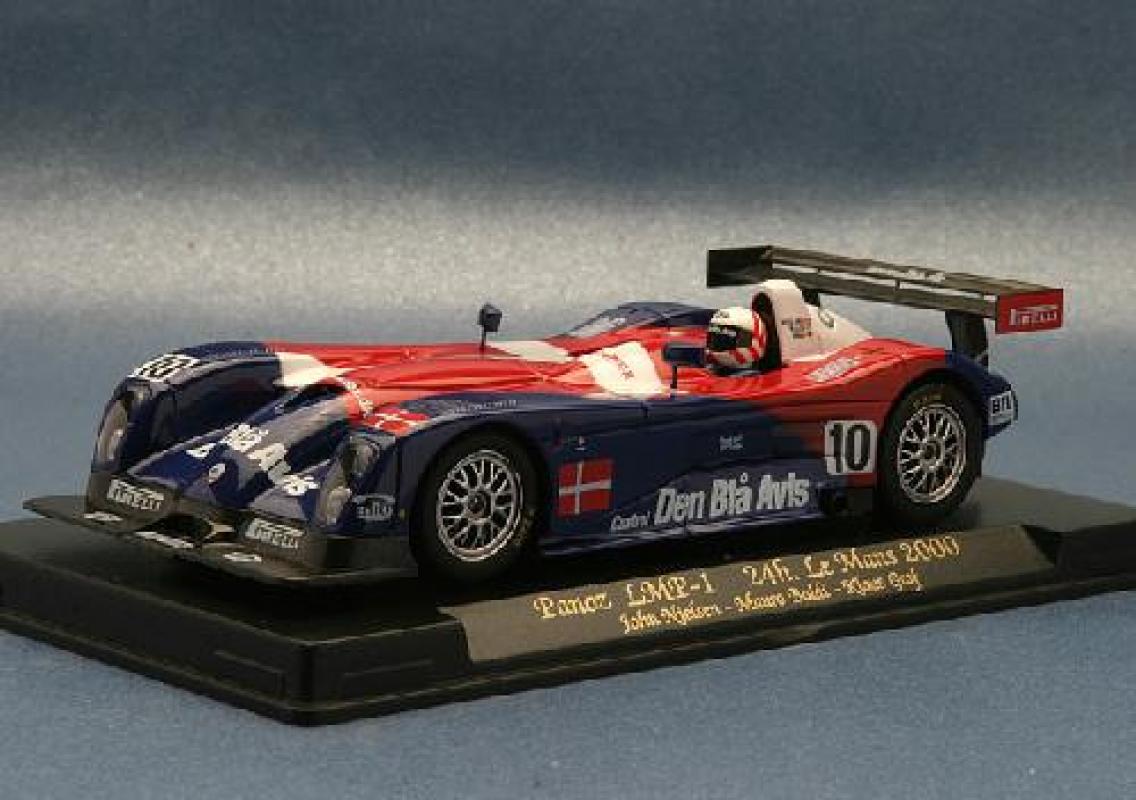 Panoz LMP 1 Roadster 24h Le Mans 2000 Fahrer: Nielsen-Baldi-Graf Start Nr 10 Fly Modell mit Frontmotor-Heckantrieb.