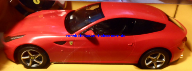 Ferrari FF 1:24 rot (27MHz)