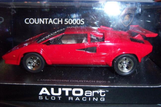 Lamborghini Countach 5000S AutoArt 1:32