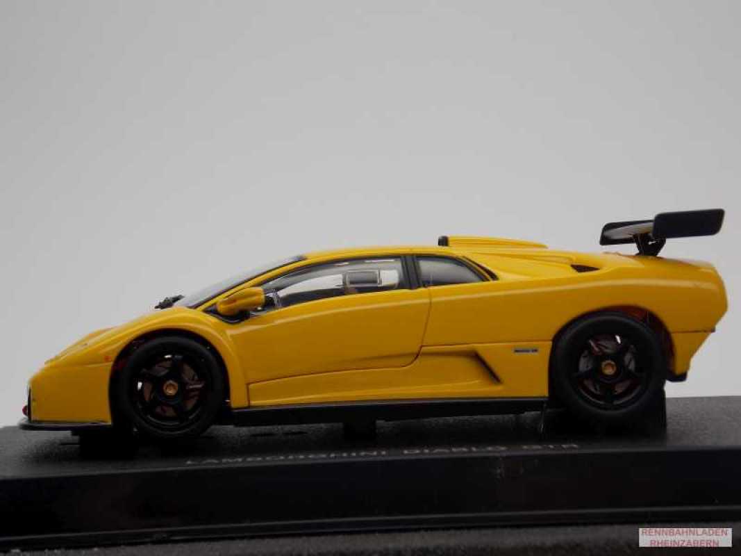 Lamborghini Diablo GTR Street-Version gelb AutoArt 1:32