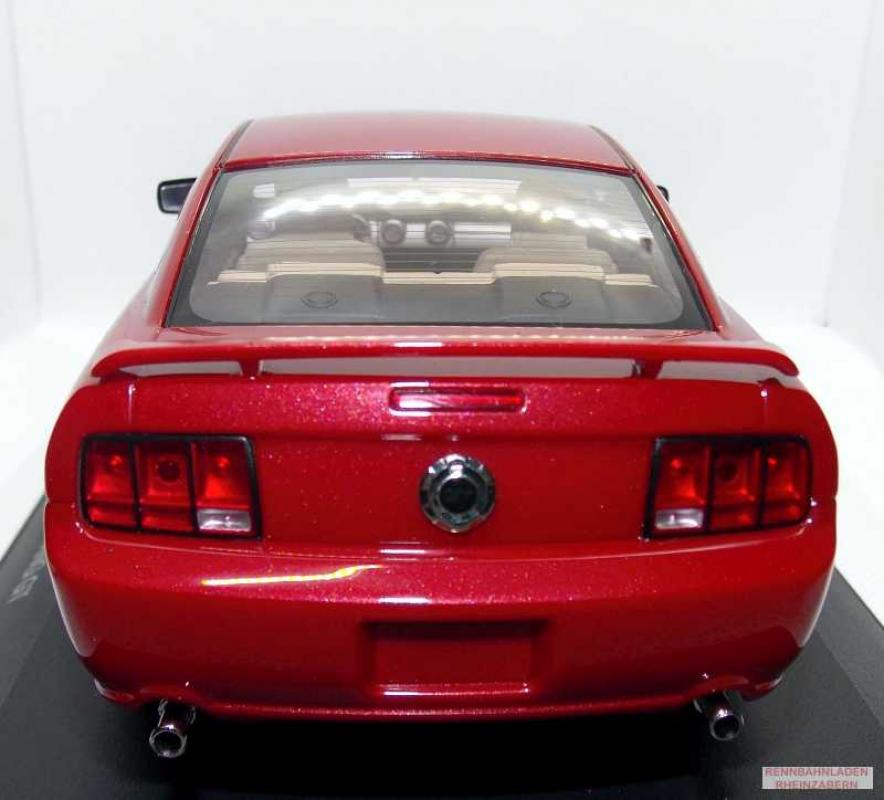 Ford Mustang GT 2005 (RED FIRE)  AutoArt 1:24