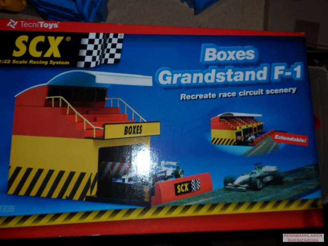 Grandstand F1,Boxengebäude / Tribüne Classic original Verpackt1:32
